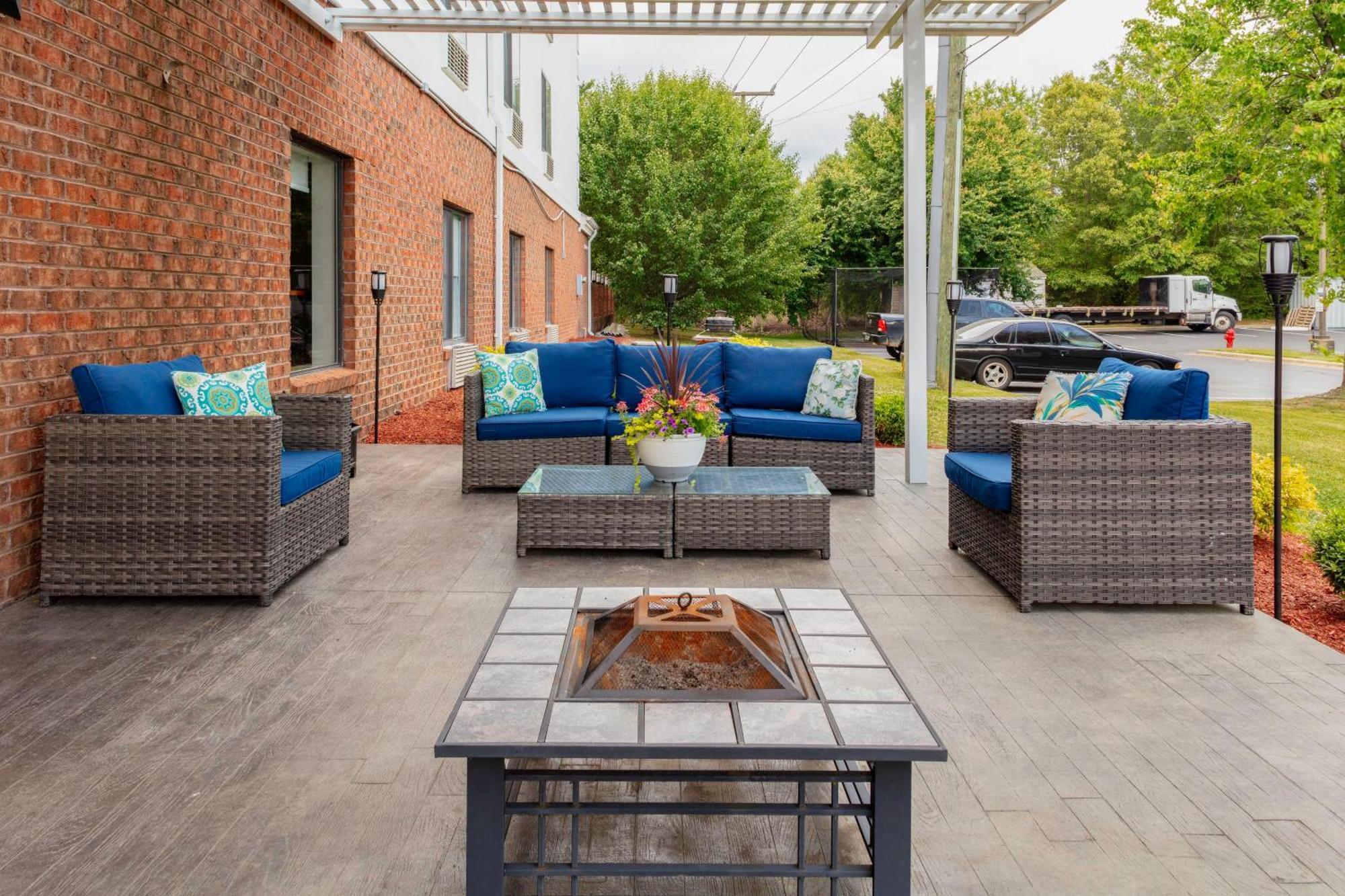 Holiday Inn Express & Suites Roanoke Rapids By Ihg Eksteriør billede